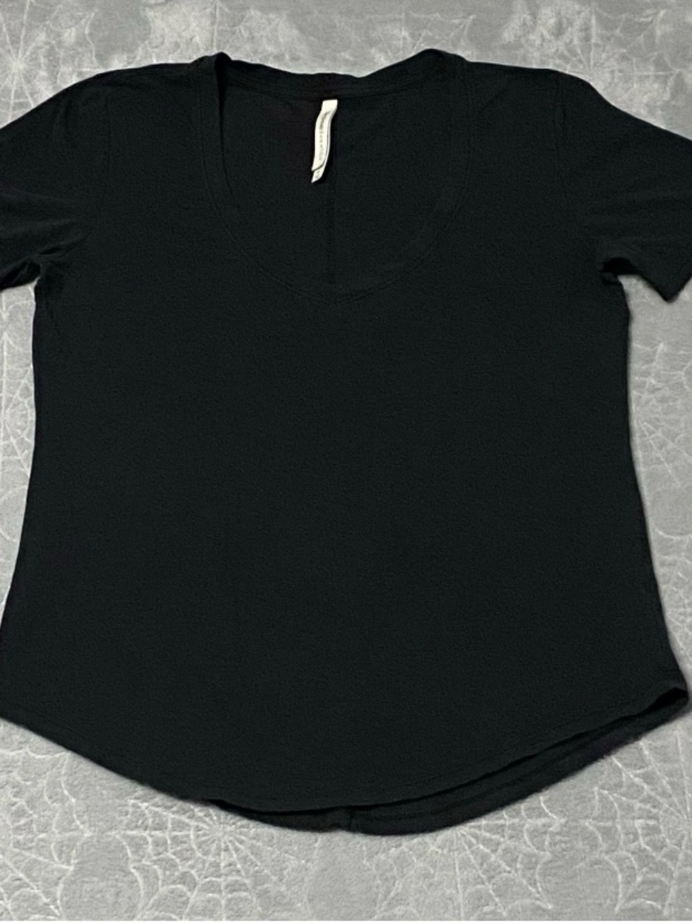 Aritzia The Group Babaton Foundation Shirt Womens M Black V-Neck Casual Tee
